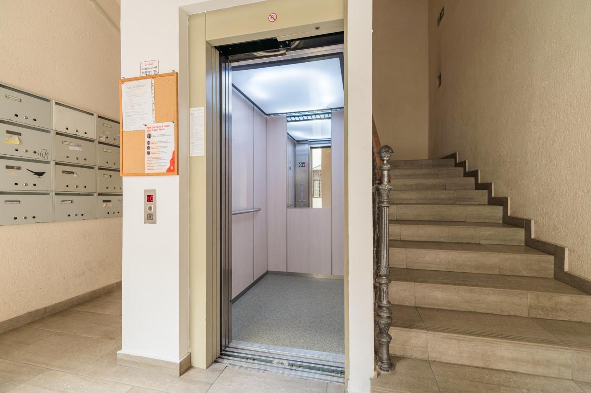 Miami Vice Apartment With Balcony Budapest Exterior foto