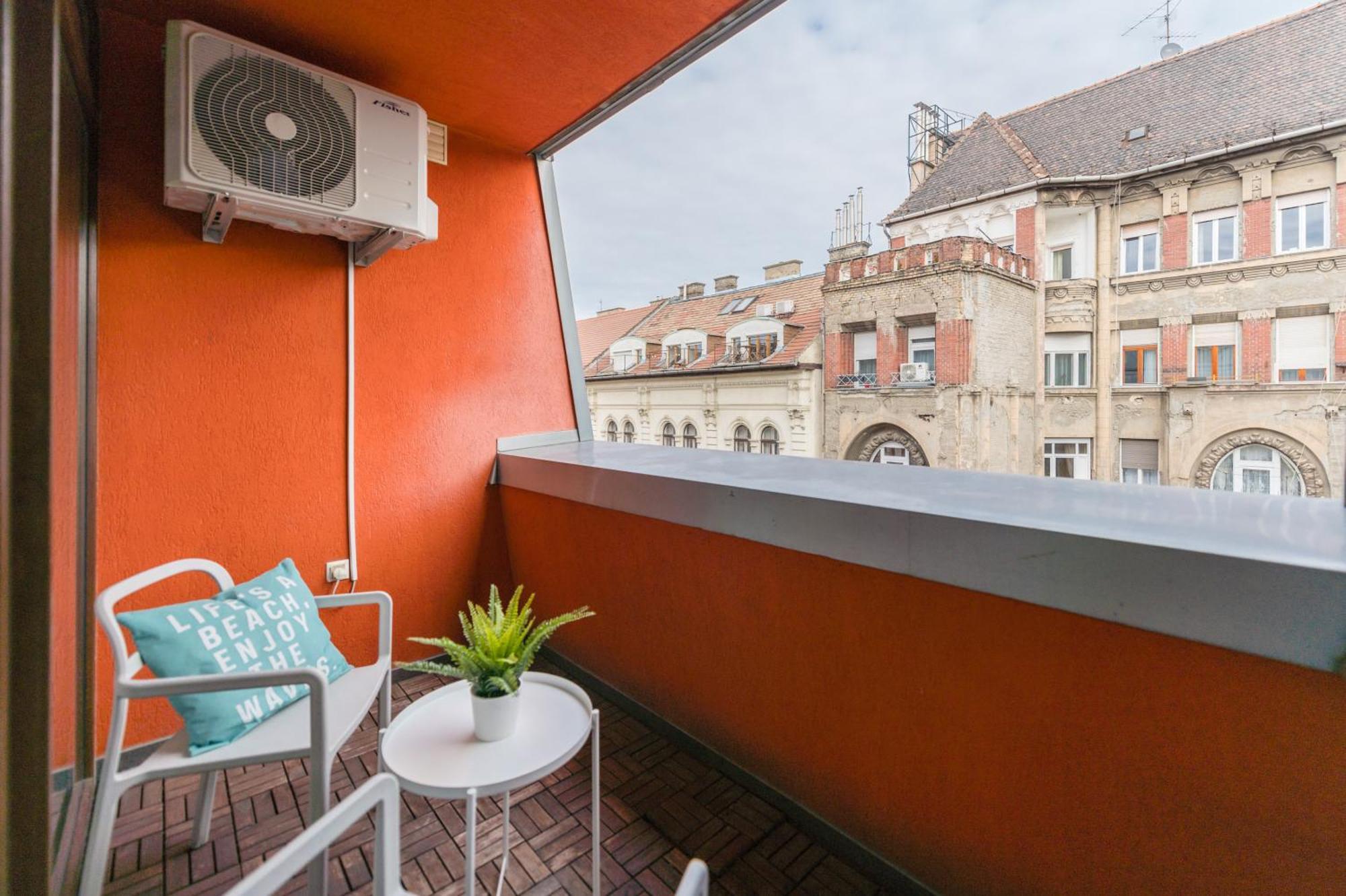 Miami Vice Apartment With Balcony Budapest Exterior foto
